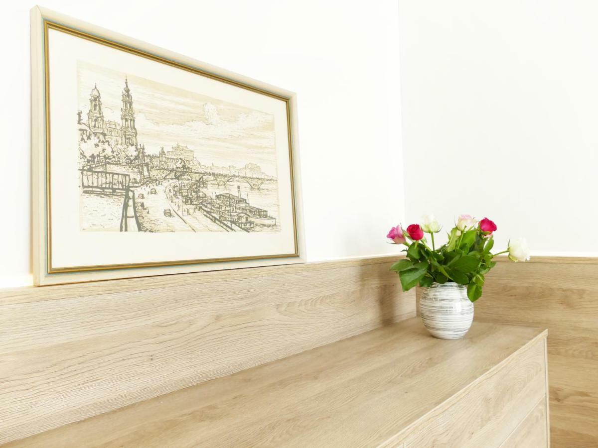 Grosses Apartment Im Zentrum Von Dresden, 2 Schlafzimmer, 2 Baeder, Balkon Kültér fotó